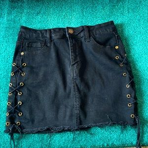 Fitted and distressed jean skirt